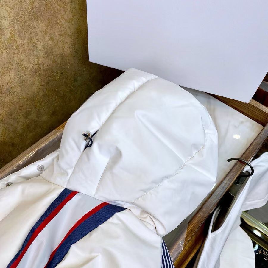 Dior 迪奥2025冬季新品羽绒服外套 ， 充绒量实足，原版订制五金配件全进口原版定制， 绝对的高品质