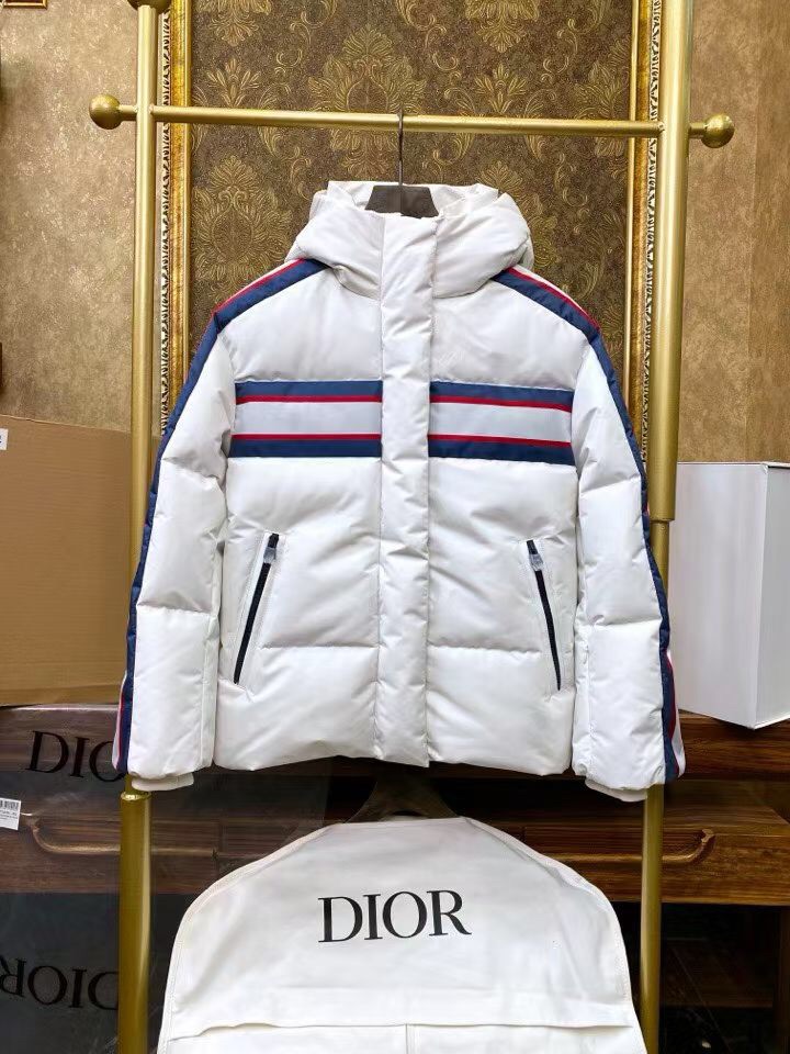 Dior 迪奥2025冬季新品羽绒服外套 ， 充绒量实足，原版订制五金配件全进口原版定制， 绝对的高品质