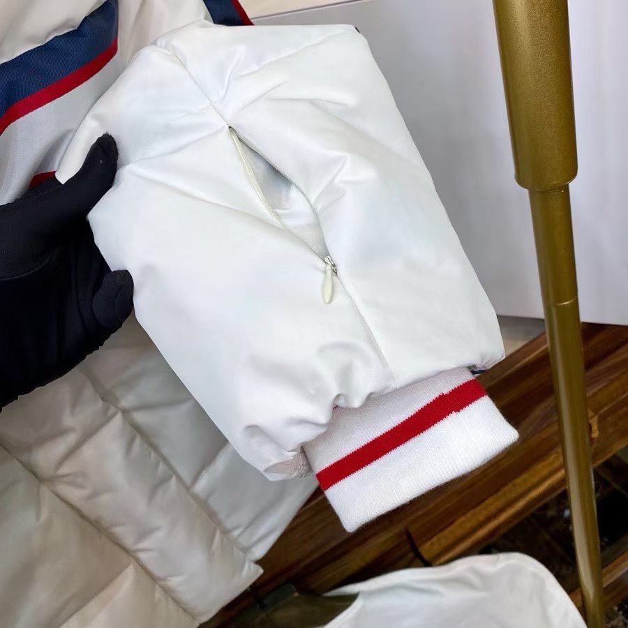 Dior 迪奥2025冬季新品羽绒服外套 ， 充绒量实足，原版订制五金配件全进口原版定制， 绝对的高品质