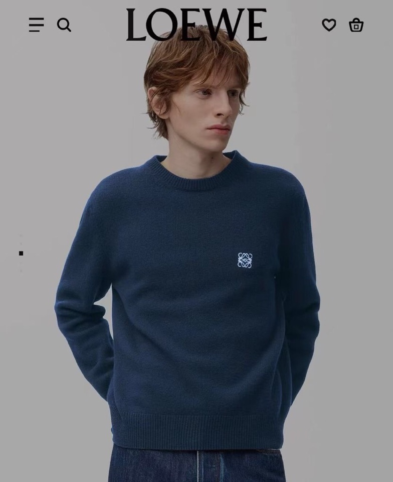 LOEWE 罗意威新款原版圆领毛衣羊毛衫，成分100%羊毛，品牌LOGO胸花刺绣，面料柔软舒适，穿着保暖