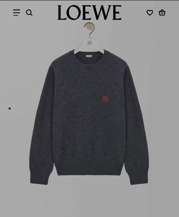 LOEWE 罗意威新款原版圆领毛衣羊毛衫，成分100%羊毛，品牌LOGO胸花刺绣，面料柔软舒适，穿着保暖