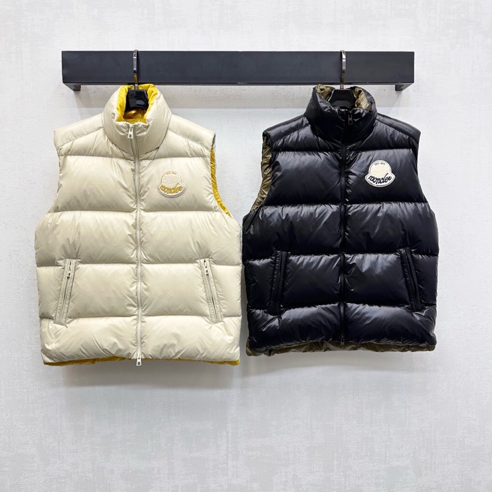 Moncler 蒙口2025新品上架，立领撞色羽绒马甲 定制YB进口尼龙材质 内里填充羽绒，保暖舒适 两