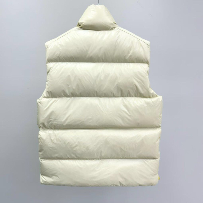 Moncler 蒙口2025新品上架，立领撞色羽绒马甲 定制YB进口尼龙材质 内里填充羽绒，保暖舒适 两