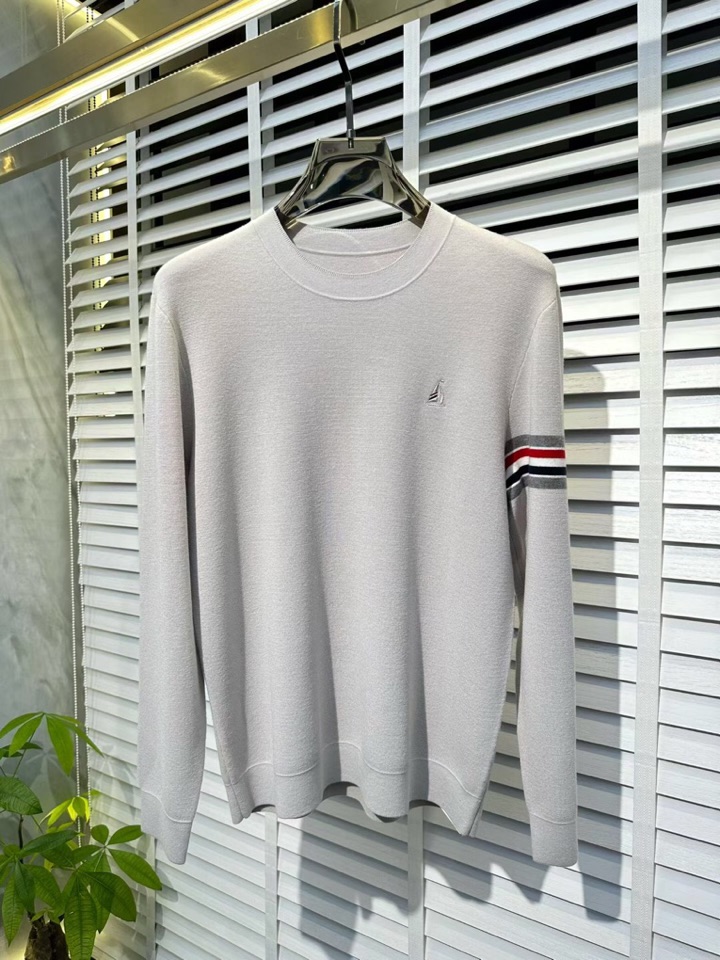 THOM BROWNE 汤姆布朗 TB2025FW男士秋冬季圆领毛衣羊毛衫，休闲日常穿搭单品！上身修饰身