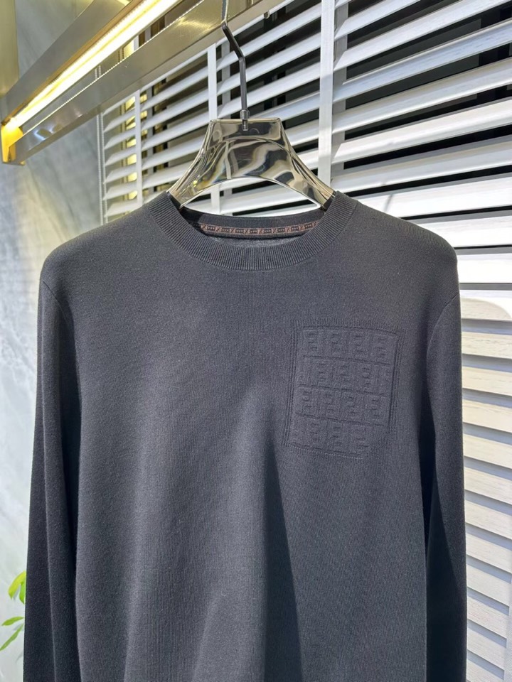 FENDI 芬迪2025FW男士秋冬季圆领毛衣羊毛衫，休闲日常穿搭单品！上身修饰身形、定制面料将时装美学