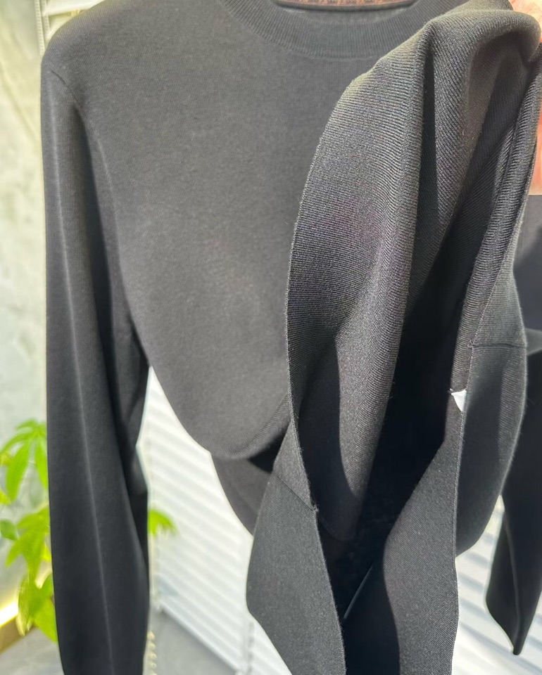 FENDI 芬迪2025FW男士秋冬季圆领毛衣羊毛衫，休闲日常穿搭单品！上身修饰身形、定制面料将时装美学