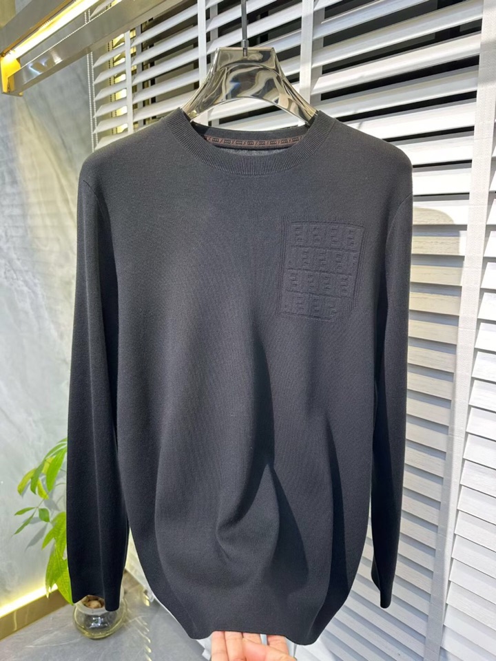 FENDI 芬迪2025FW男士秋冬季圆领毛衣羊毛衫，休闲日常穿搭单品！上身修饰身形、定制面料将时装美学