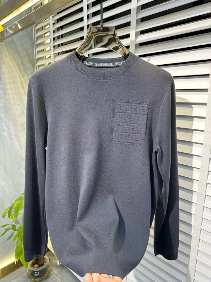 FENDI 芬迪2025FW男士秋冬季圆领毛衣羊毛衫，休闲日常穿搭单品！上身修饰身形、定制面料将时装美学
