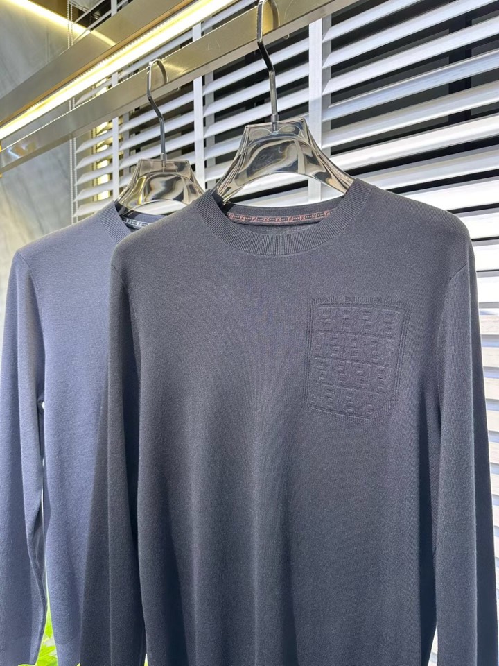 FENDI 芬迪2025FW男士秋冬季圆领毛衣羊毛衫，休闲日常穿搭单品！上身修饰身形、定制面料将时装美学