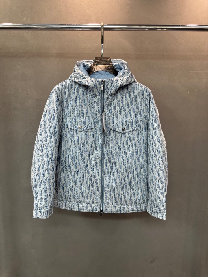 Dior 迪奥提花连帽羽绒服外套 满身logo印花设计\n颜色:黑 浅蓝 烫金 灰色\n码数: S M 
