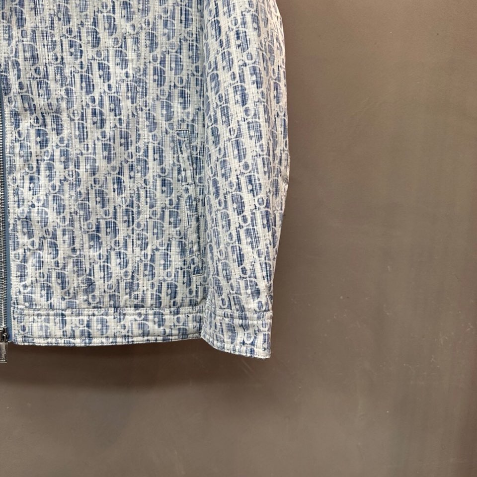 Dior 迪奥提花连帽羽绒服外套 满身logo印花设计\n颜色:黑 浅蓝 烫金 灰色\n码数: S M 