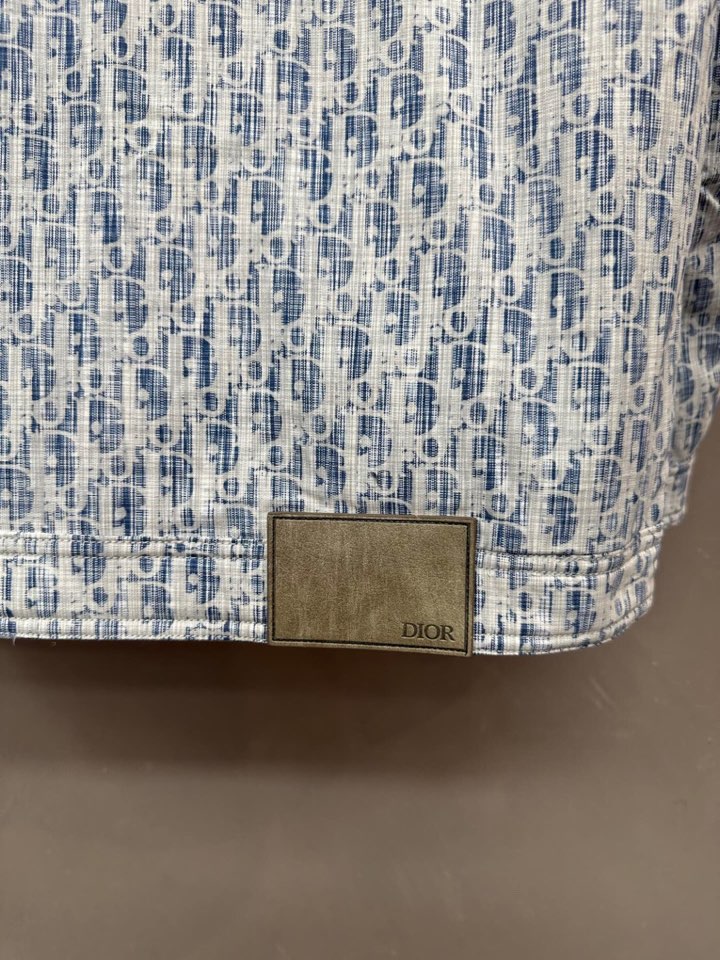 Dior 迪奥提花连帽羽绒服外套 满身logo印花设计\n颜色:黑 浅蓝 烫金 灰色\n码数: S M 