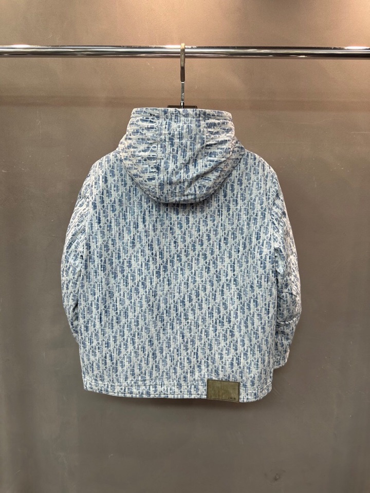 Dior 迪奥提花连帽羽绒服外套 满身logo印花设计\n颜色:黑 浅蓝 烫金 灰色\n码数: S M 