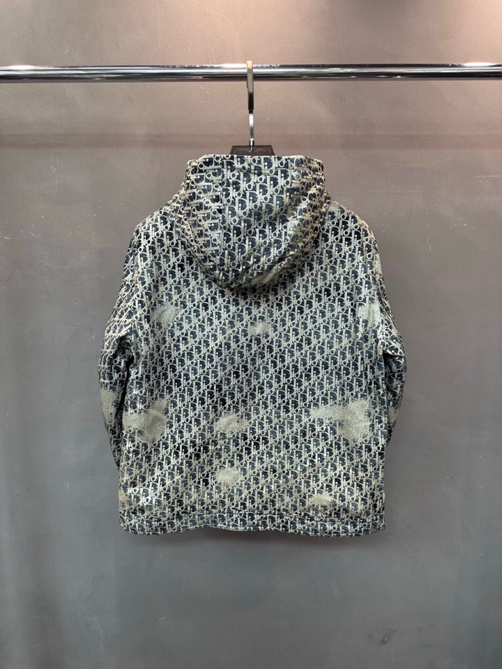 Dior 迪奥提花连帽羽绒服外套 满身logo印花设计\n颜色:黑 浅蓝 烫金 灰色\n码数: S M 