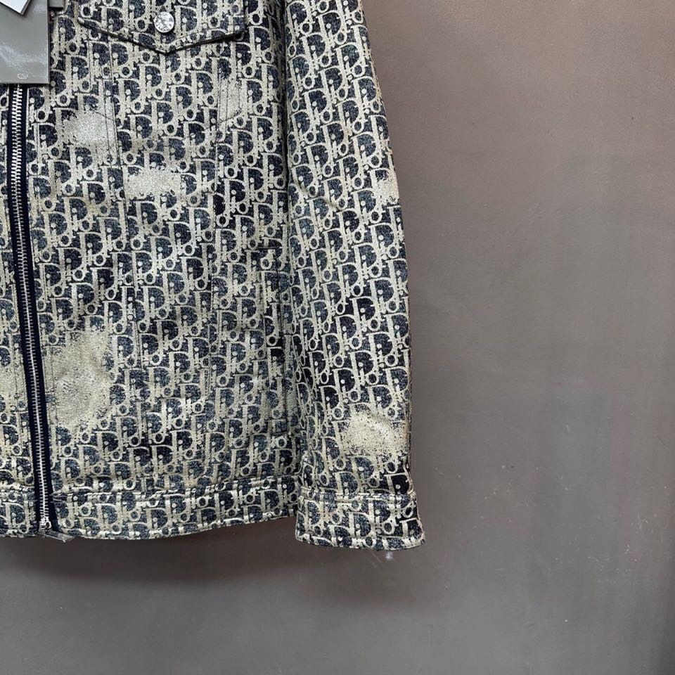 Dior 迪奥提花连帽羽绒服外套 满身logo印花设计\n颜色:黑 浅蓝 烫金 灰色\n码数: S M 