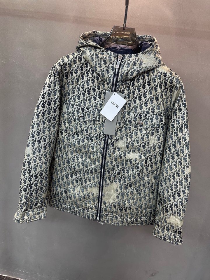 Dior 迪奥提花连帽羽绒服外套 满身logo印花设计\n颜色:黑 浅蓝 烫金 灰色\n码数: S M 
