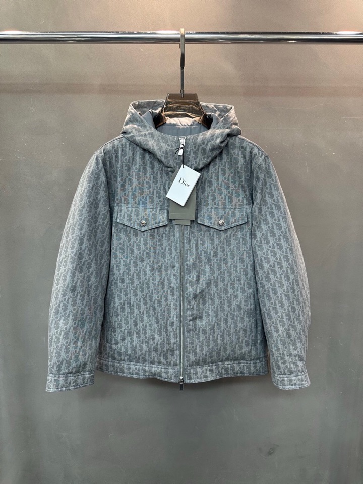 Dior 迪奥提花连帽羽绒服外套 满身logo印花设计\n颜色:黑 浅蓝 烫金 灰色\n码数: S M 
