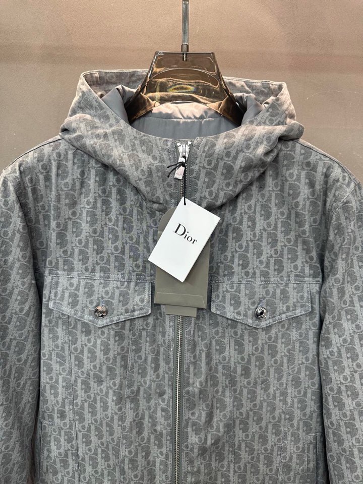 Dior 迪奥提花连帽羽绒服外套 满身logo印花设计\n颜色:黑 浅蓝 烫金 灰色\n码数: S M 