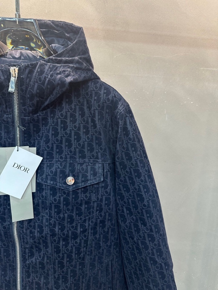 Dior 迪奥提花连帽羽绒服外套 满身logo印花设计\n颜色:黑 浅蓝 烫金 灰色\n码数: S M 