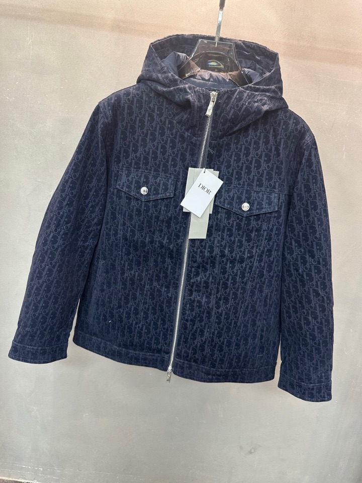 Dior 迪奥提花连帽羽绒服外套 满身logo印花设计\n颜色:黑 浅蓝 烫金 灰色\n码数: S M 