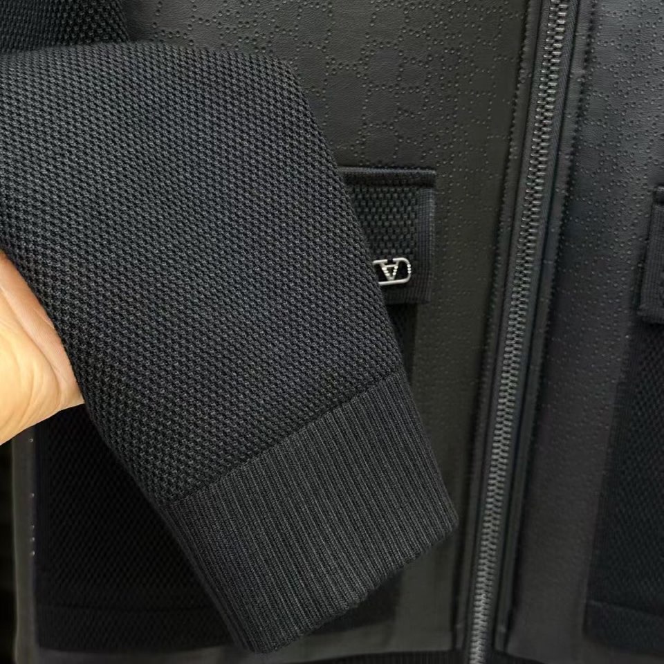 Valentino 华伦天奴 秋冬简约外套翻领夹克🌹贵族高级别要求订单 高标准定制 上身非常有型 🍃经典