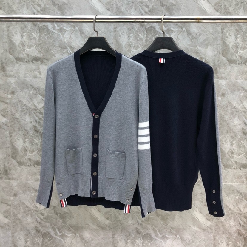 THOM BROWNE 汤姆布朗 TB正确版前后双组织拼色五扣开衫，男女同款情侣款开衫\n码数：1-4 