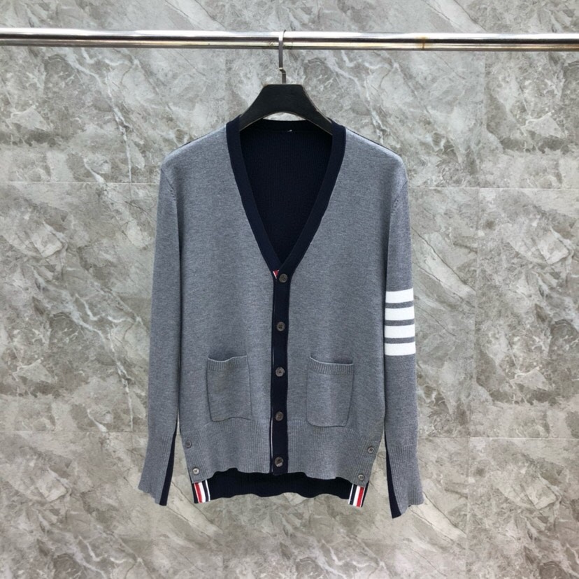THOM BROWNE 汤姆布朗 TB正确版前后双组织拼色五扣开衫，男女同款情侣款开衫\n码数：1-4 