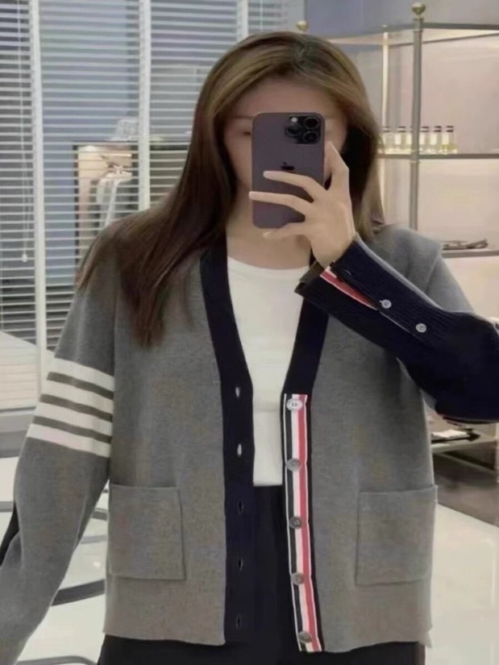 THOM BROWNE 汤姆布朗 TB正确版前后双组织拼色五扣开衫，男女同款情侣款开衫\n码数：1-4 