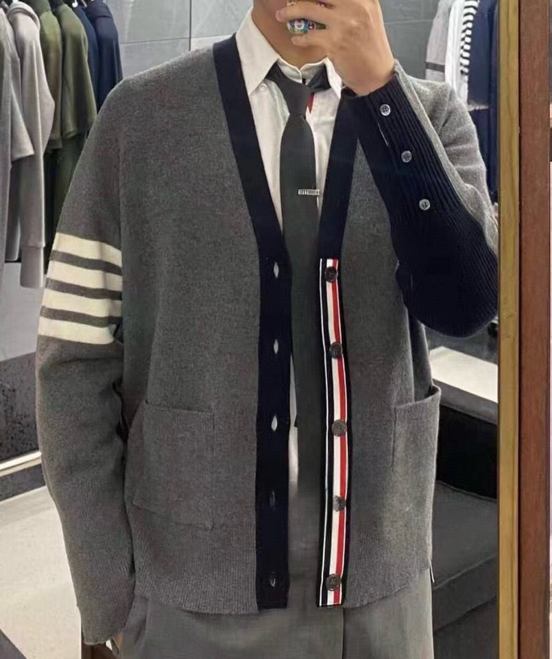 THOM BROWNE 汤姆布朗 TB正确版前后双组织拼色五扣开衫，男女同款情侣款开衫\n码数：1-4 