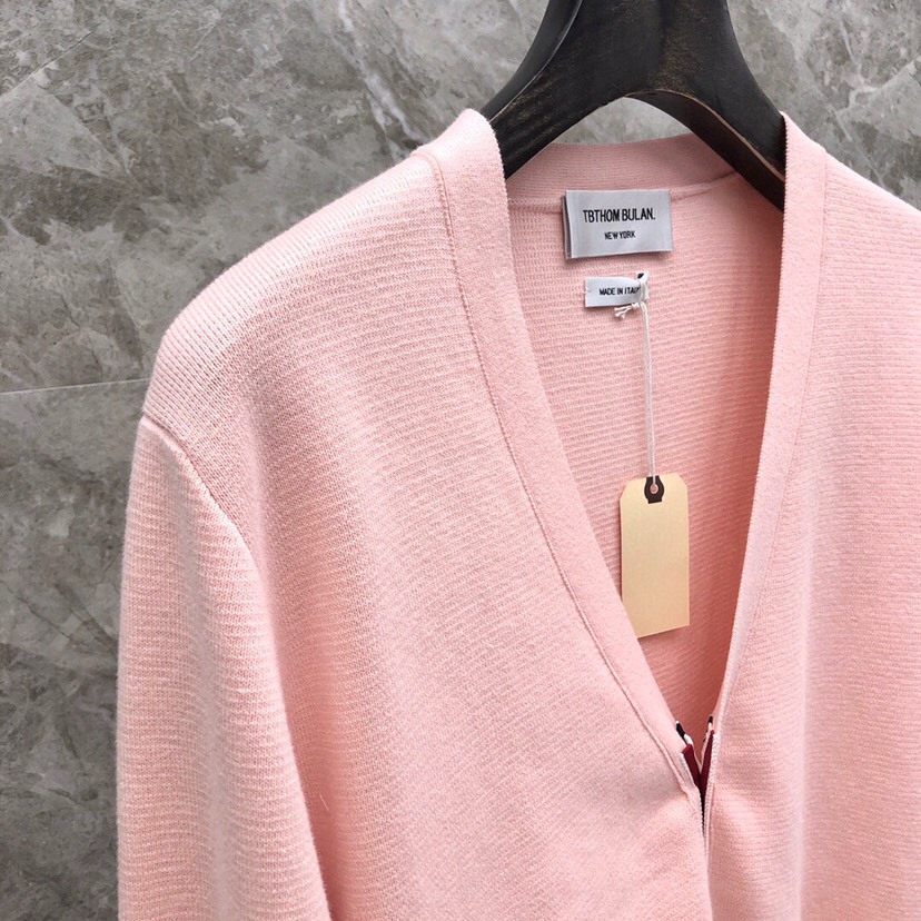 THOM BROWNE 汤姆布朗 TB马卡龙四杠棉纱开衫 男女同款情侣款开衫\n码数：1-4 颜色：浅蓝