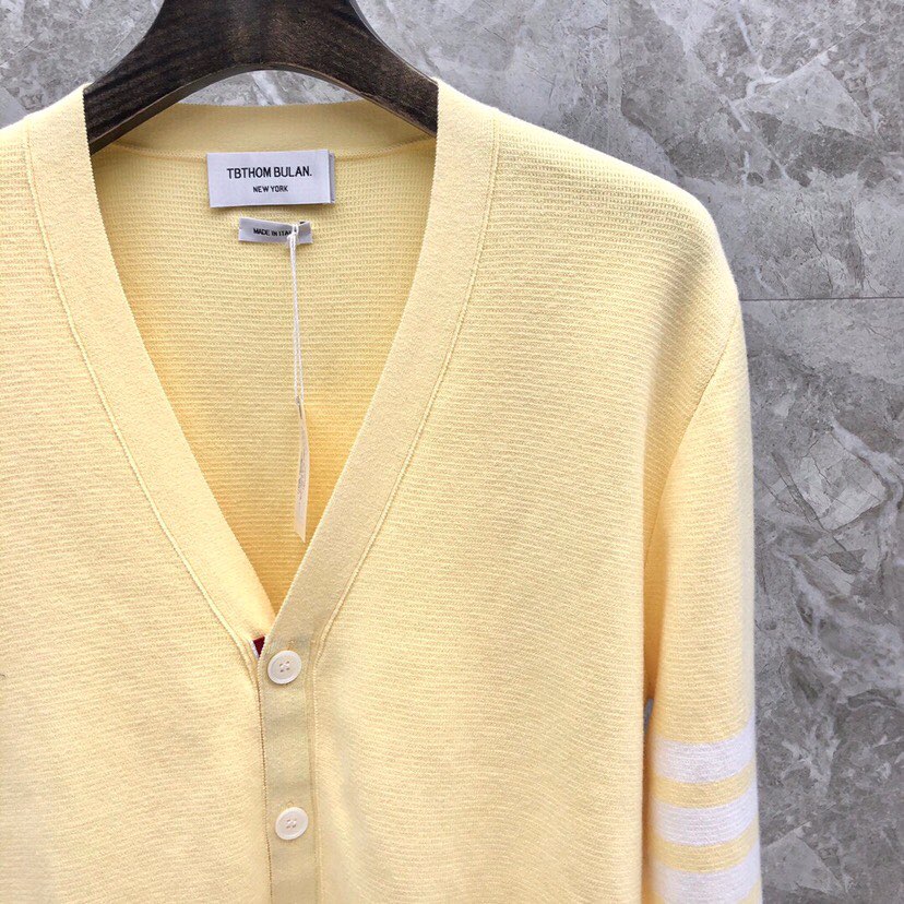 THOM BROWNE 汤姆布朗 TB马卡龙四杠棉纱开衫 男女同款情侣款开衫\n码数：1-4 颜色：浅蓝