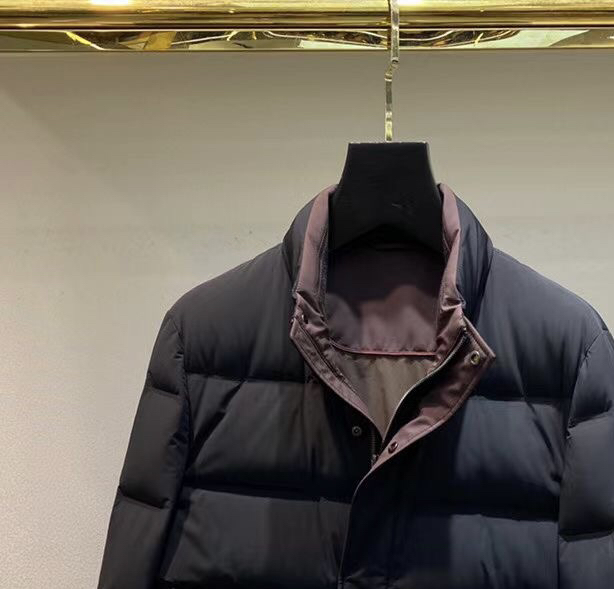 Loro Piana 诺悠翩雅lP🆕 秋冬新款爆款羽绒服；二色齐发；新国标90白鸭绒；轻盈保暖；简约轻奢