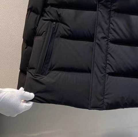 Loro Piana 诺悠翩雅lP🆕 秋冬新款爆款羽绒服；二色齐发；新国标90白鸭绒；轻盈保暖；简约轻奢