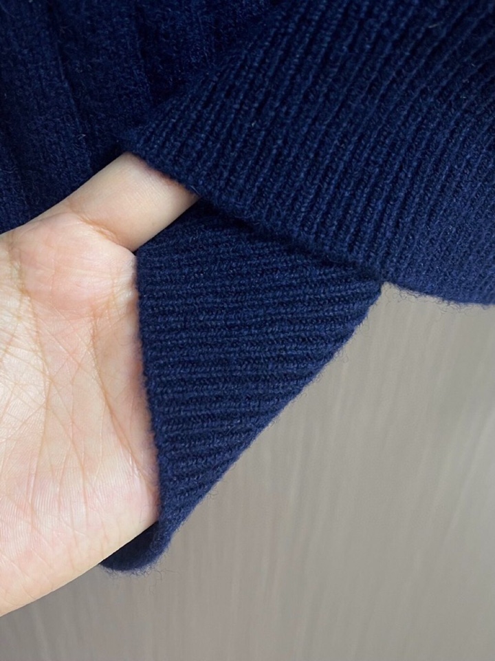 Loro Piana 诺悠翩雅lP🆕 新款圆领毛衣针织衫，针织面料质感上乘，触感柔软顺滑，亲肤性极佳，穿