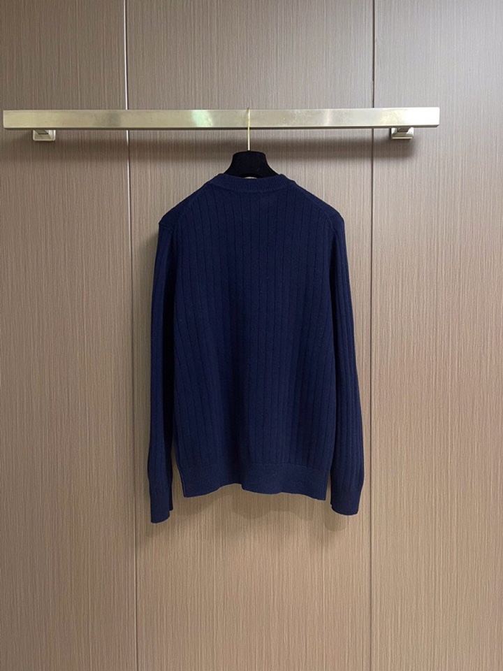 Loro Piana 诺悠翩雅lP🆕 新款圆领毛衣针织衫，针织面料质感上乘，触感柔软顺滑，亲肤性极佳，穿