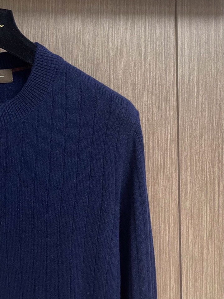 Loro Piana 诺悠翩雅lP🆕 新款圆领毛衣针织衫，针织面料质感上乘，触感柔软顺滑，亲肤性极佳，穿