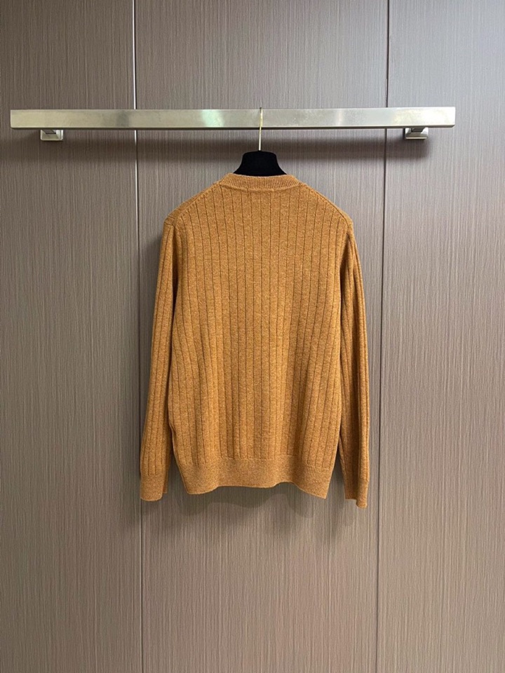 Loro Piana 诺悠翩雅lP🆕 新款圆领毛衣针织衫，针织面料质感上乘，触感柔软顺滑，亲肤性极佳，穿