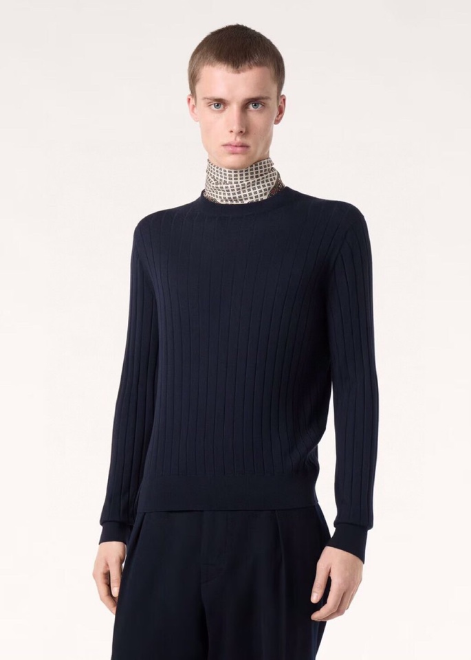 Loro Piana 诺悠翩雅lP🆕 新款圆领毛衣针织衫，针织面料质感上乘，触感柔软顺滑，亲肤性极佳，穿