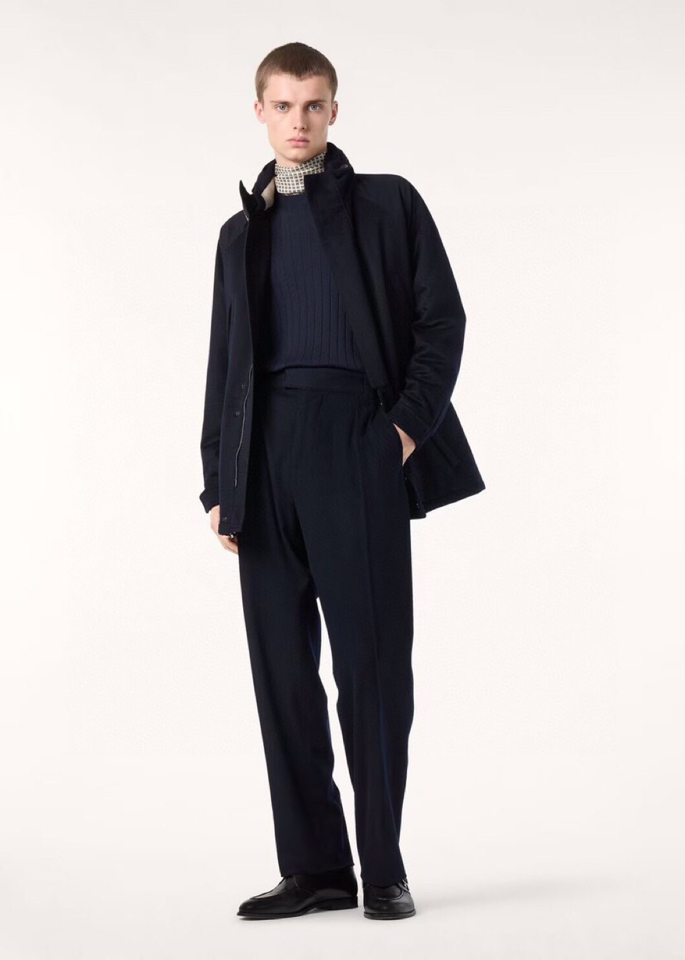 Loro Piana 诺悠翩雅lP🆕 新款圆领毛衣针织衫，针织面料质感上乘，触感柔软顺滑，亲肤性极佳，穿