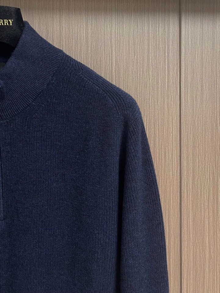 brioni 半拉链毛衣针织衫，男士半拉链立领针织衫，质感上新，暖意随行。精选羊毛面料，自带细腻柔软触感