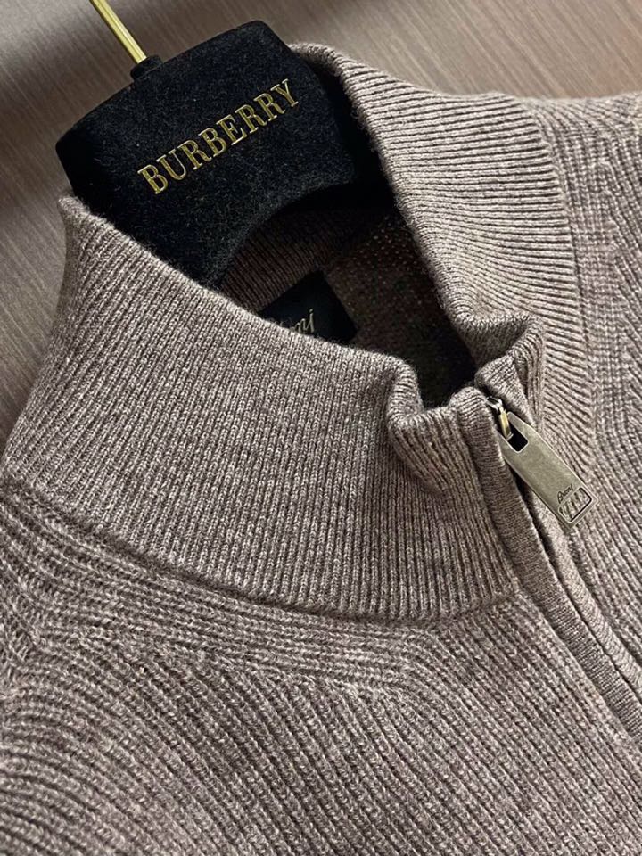 brioni 半拉链毛衣针织衫，男士半拉链立领针织衫，质感上新，暖意随行。精选羊毛面料，自带细腻柔软触感