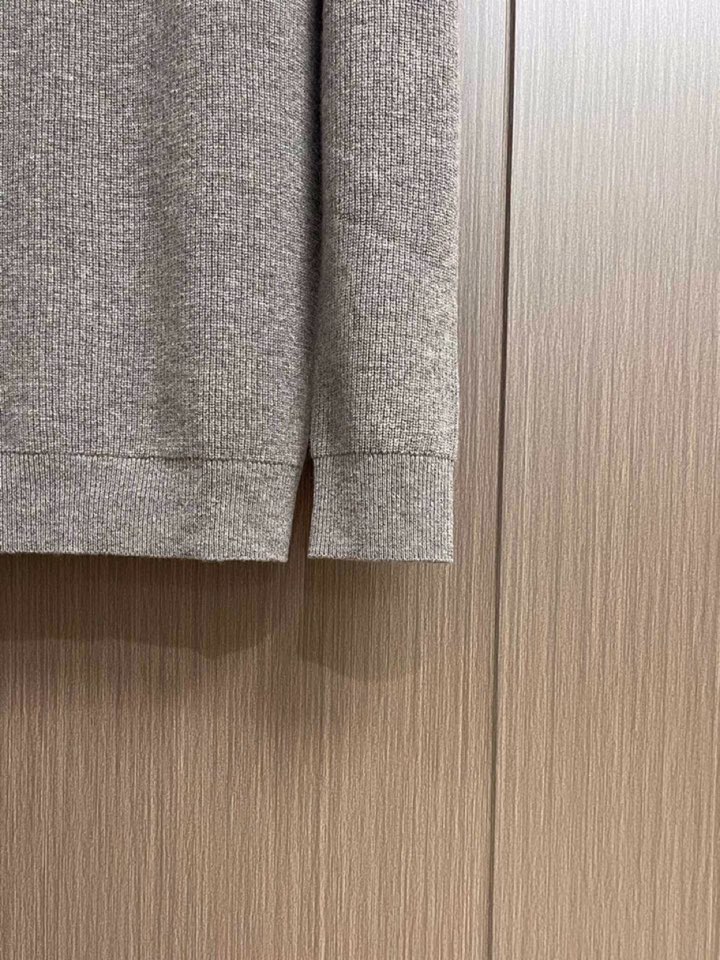 brioni 半拉链毛衣针织衫，男士半拉链立领针织衫，质感上新，暖意随行。精选羊毛面料，自带细腻柔软触感