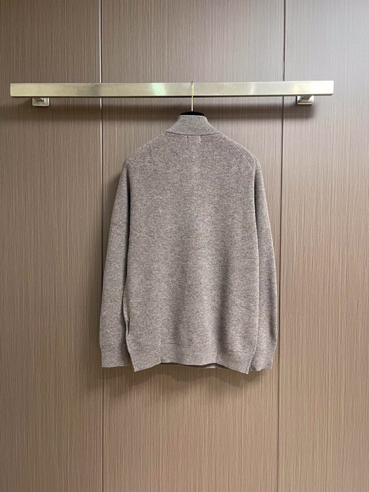 brioni 半拉链毛衣针织衫，男士半拉链立领针织衫，质感上新，暖意随行。精选羊毛面料，自带细腻柔软触感