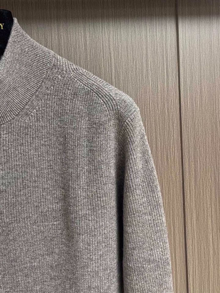 brioni 半拉链毛衣针织衫，男士半拉链立领针织衫，质感上新，暖意随行。精选羊毛面料，自带细腻柔软触感