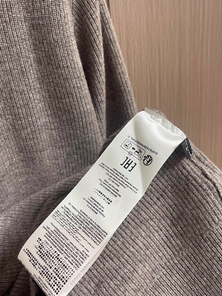 brioni 半拉链毛衣针织衫，男士半拉链立领针织衫，质感上新，暖意随行。精选羊毛面料，自带细腻柔软触感