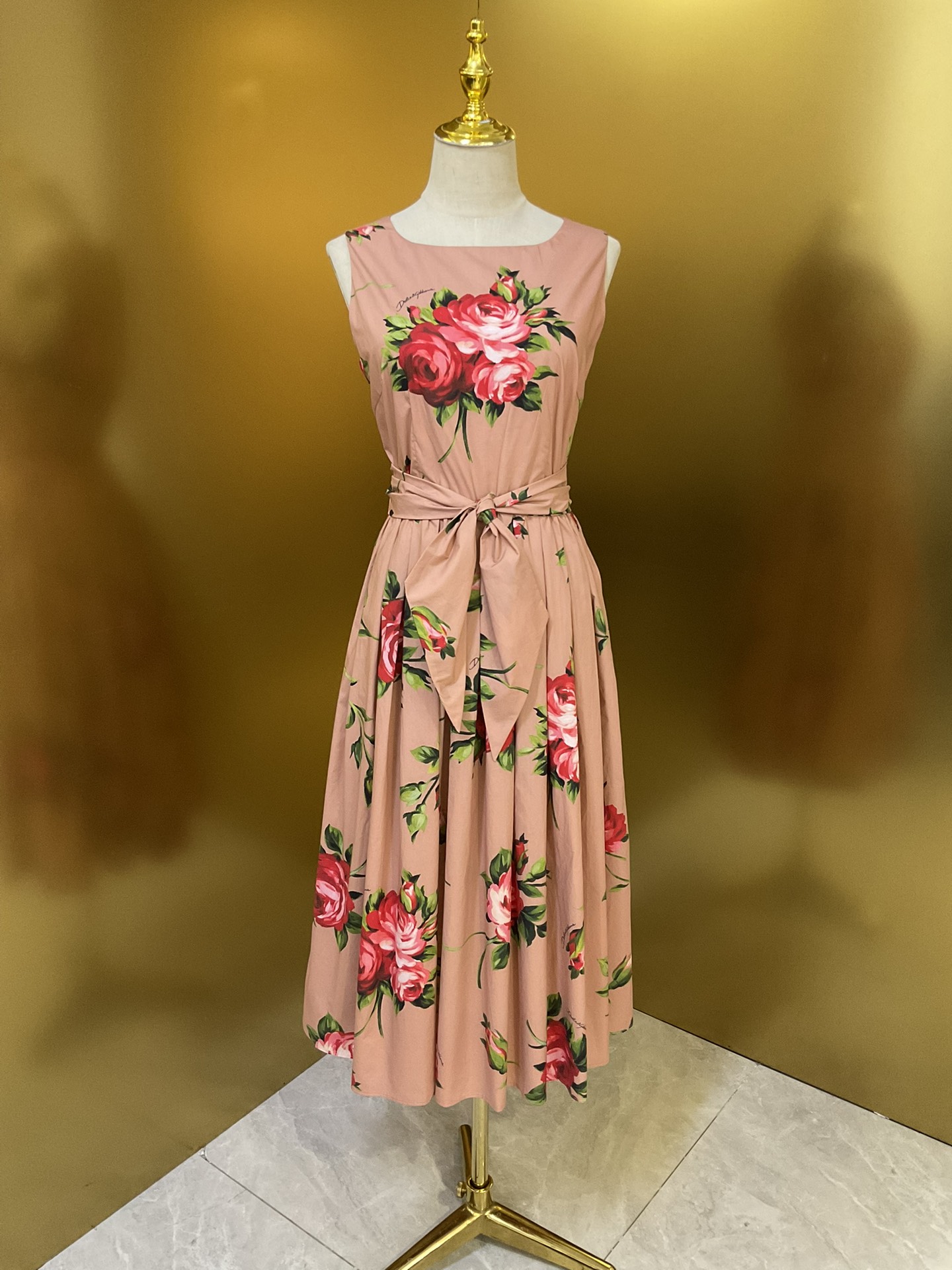 NO:816849,DG new foundation rose cotton belted vest full dress smlxlxxl 210 models, Dolce & Gabbana-clothing, Dolce&Gabbana, skirts,19860909DG 新款粉底玫瑰棉布系腰带背心大摆连衣裙smlxlxxl 210款,杜嘉班纳-服装,Dolce&Gabbana,skirts,,Women's clothing