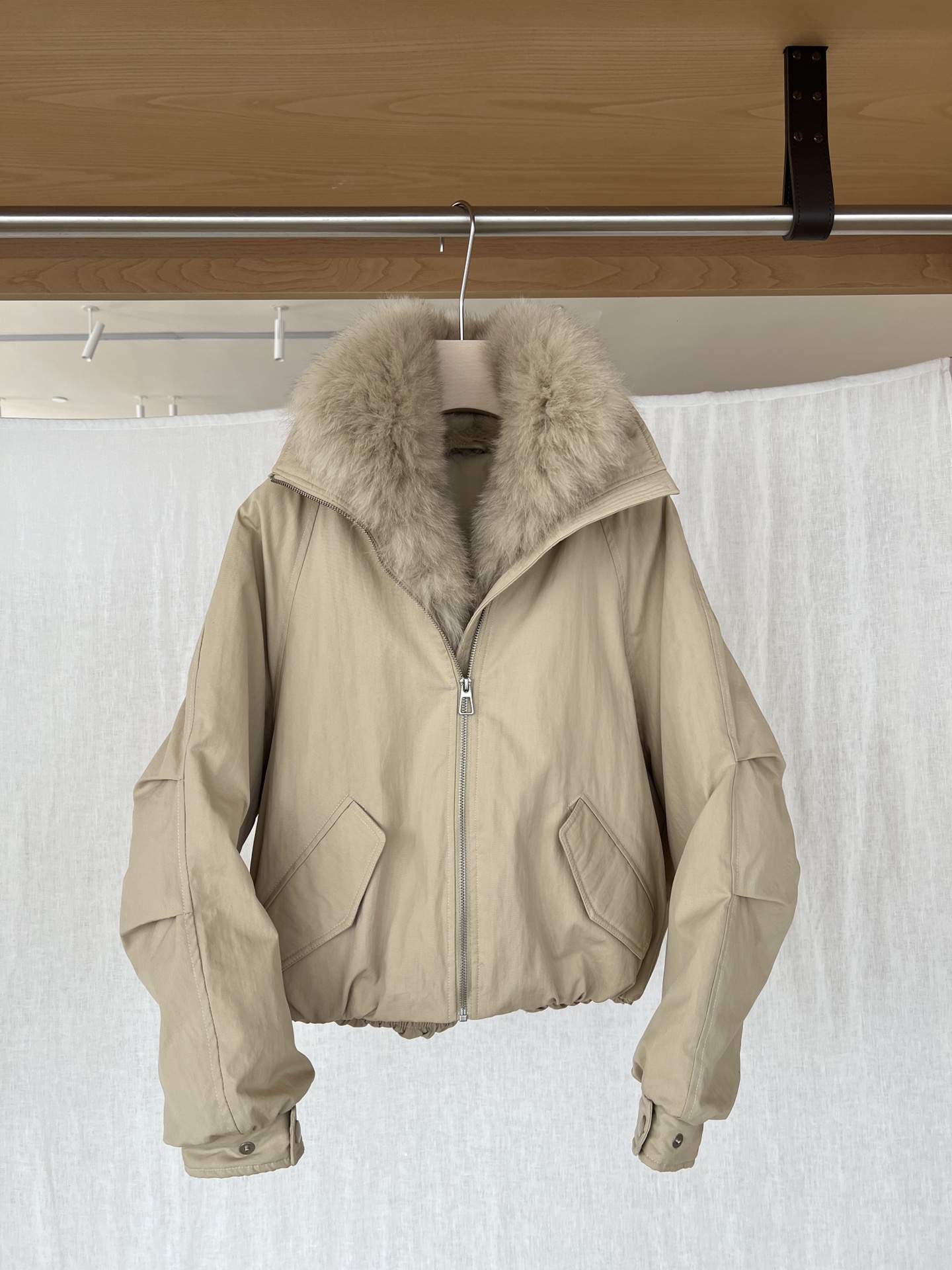 NO:685619,Comes with YS dust bag | New Arrivals Wu Qianyu's same style down jacket, real fox fur collar, national standard + super filling amount, full of warmth and noble feeling!  ,,down jacket,19860909配防尘袋YS ｜New Arrivals 吴千语同款羽绒服 真狐狸毛领 国标+ 充绒量超级足 温暖贵气感拉满！,,down jacket,,Women's clothing