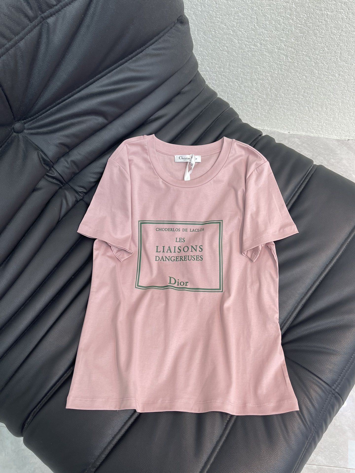 NO:685914,Dior 2026 early spring new product printed short-sleeved T-shirt!  Imported pure cotton fabric!  Place an order quickly!  Running volume price, dior, T-shirt, tees, t-shirt,19860909Dior 2026早春新品 印花短袖T恤！进口纯棉面料！ 快快报单！跑量价,,dior,T-shirt,tees，t-shirt,,Women's clothing
