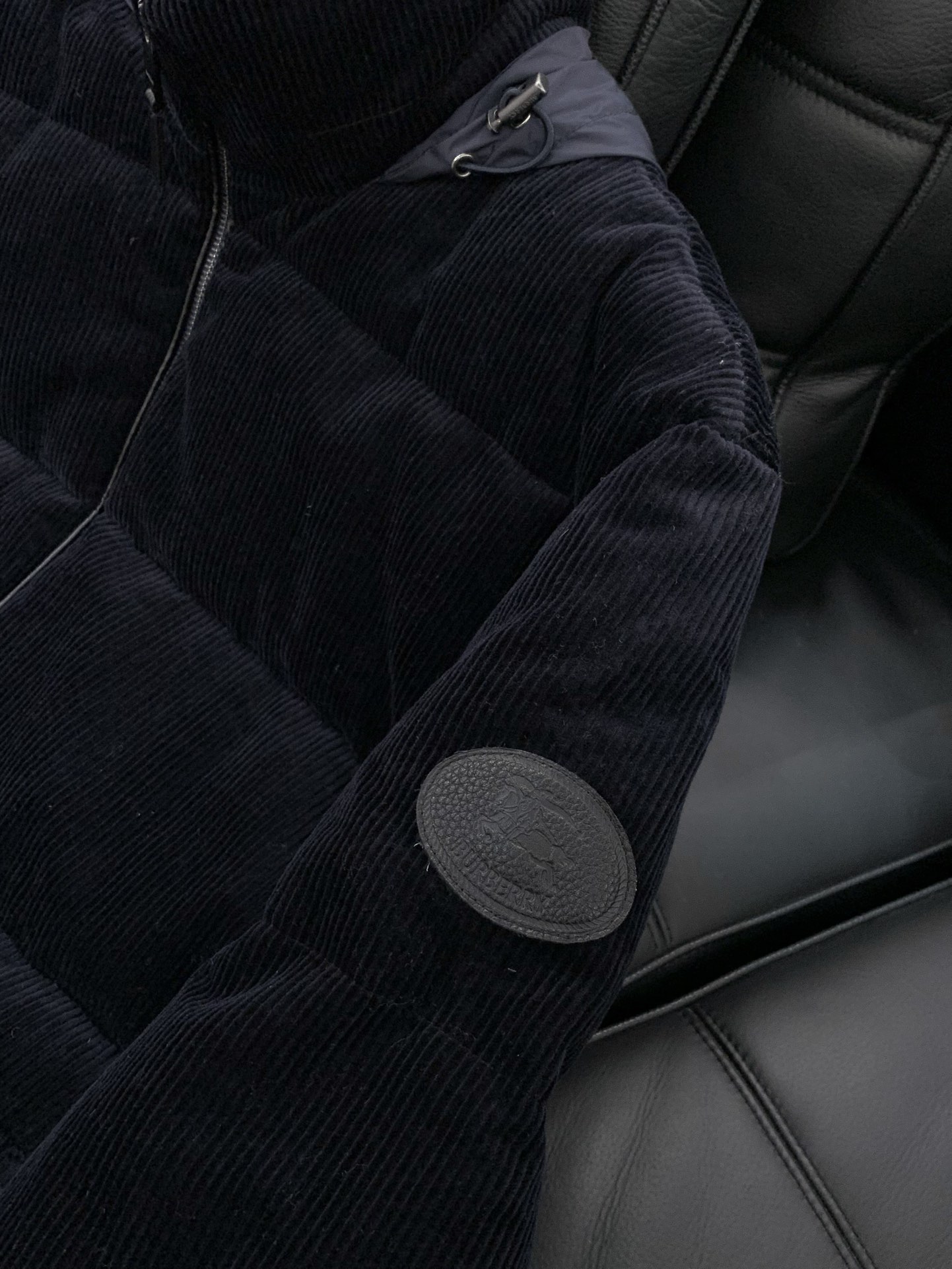 ，Burberry 巴宝莉，2025冬季最新品，专柜同步有售，原单狠货，时尚休闲羽绒服，进口原版面料，上