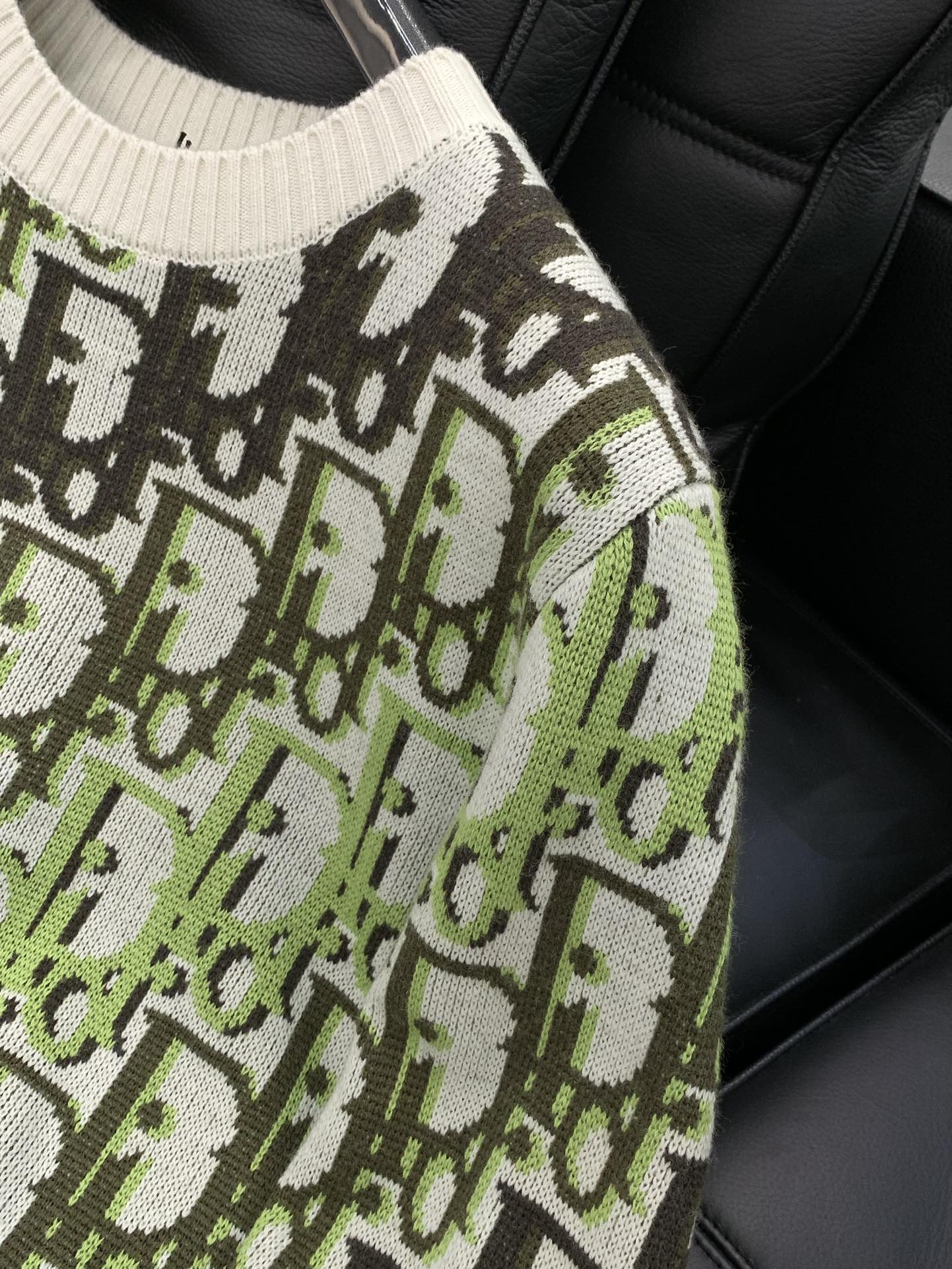 ，Dior 迪奥， 2025冬季新品，专柜同步有售，简约时尚休闲圆领长袖针织羊毛🐑毛衣，原版进口面料，舒